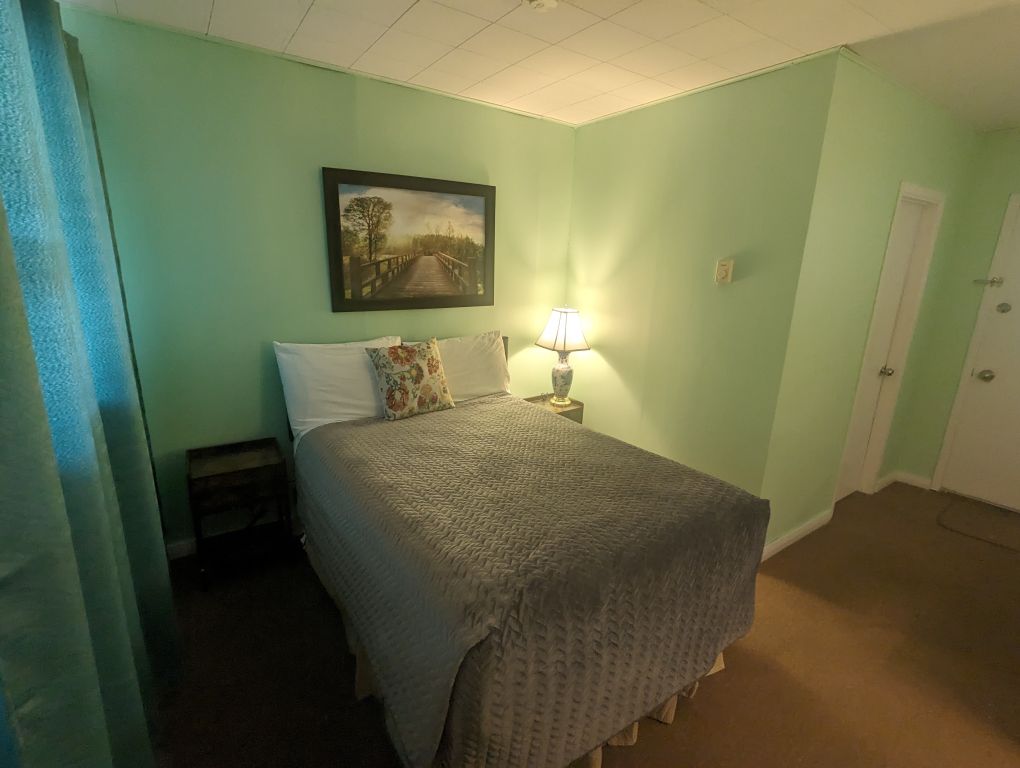 Pinewood Inn ~ Accommodation